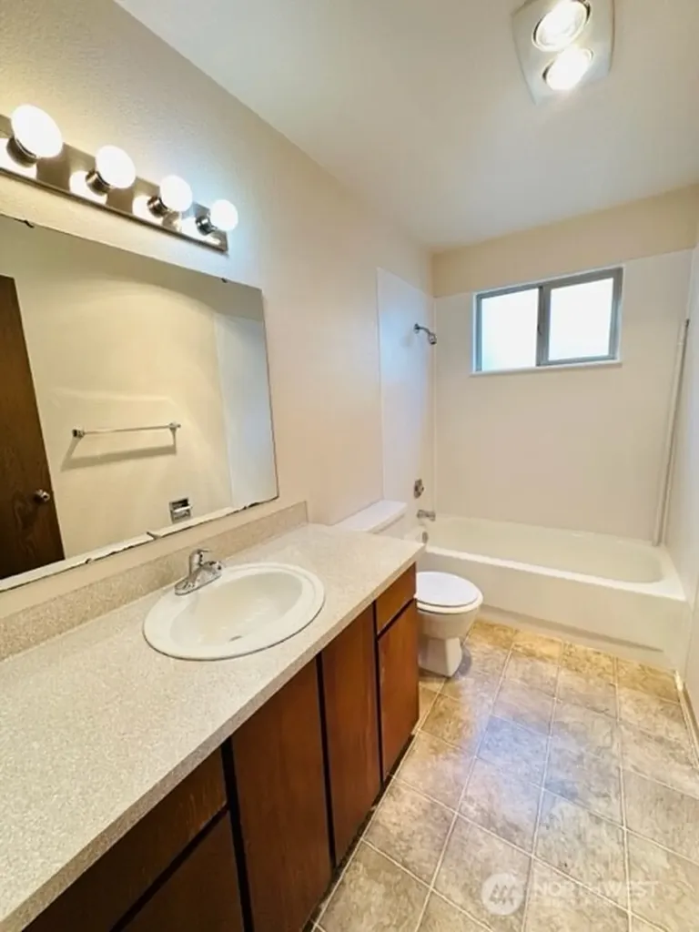 5631 Highway Place Everett WA 98203