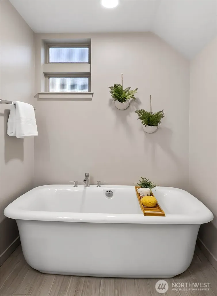 2424 NW 62nd Street Seattle WA 98107