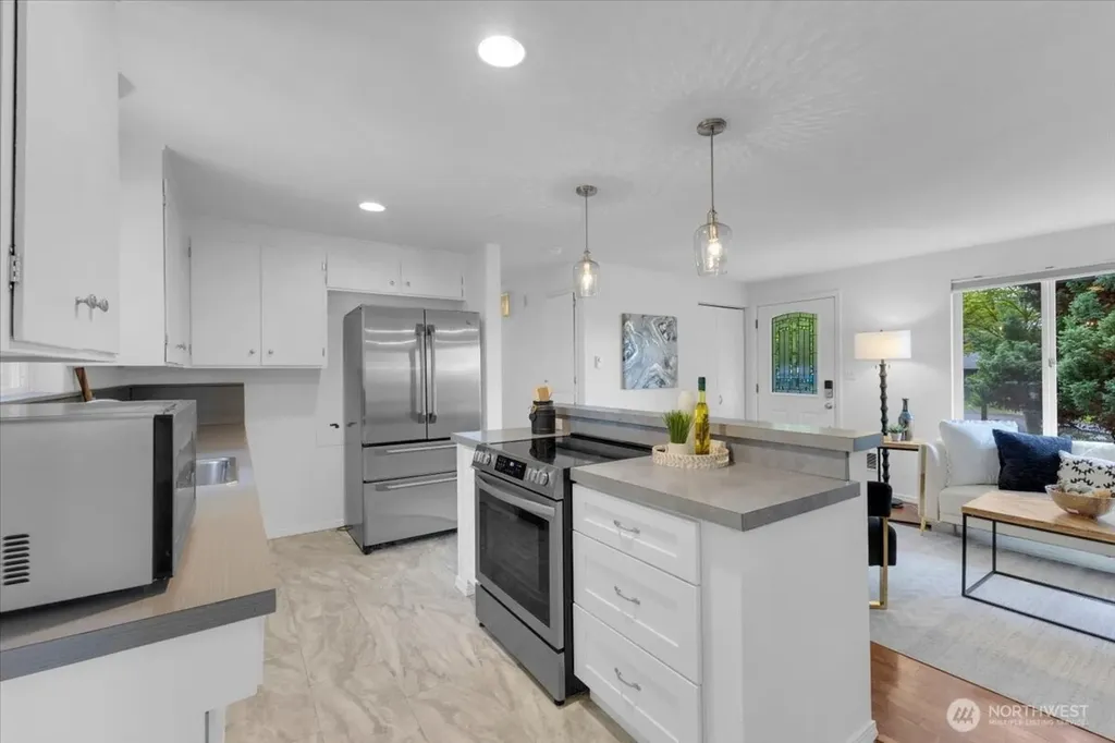 2427 200th Place SW Lynnwood WA 98036