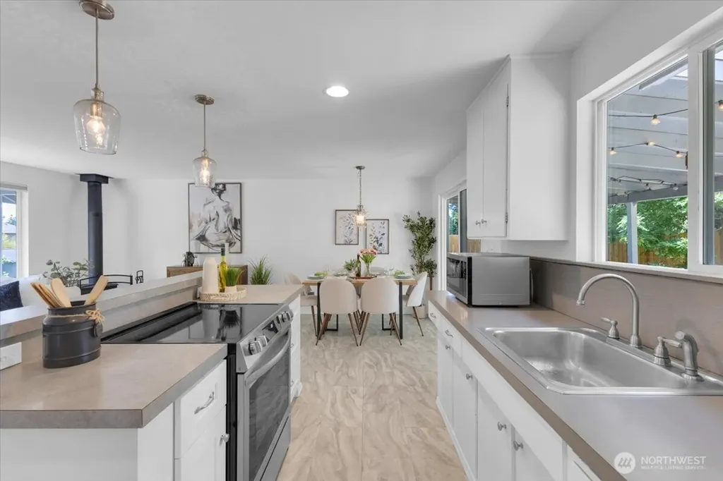2427 200th Place SW Lynnwood WA 98036
