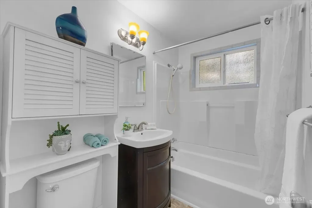 2427 200th Place SW Lynnwood WA 98036