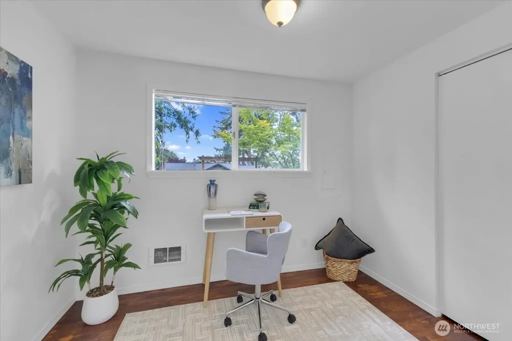 2427 200th Place SW Lynnwood WA 98036