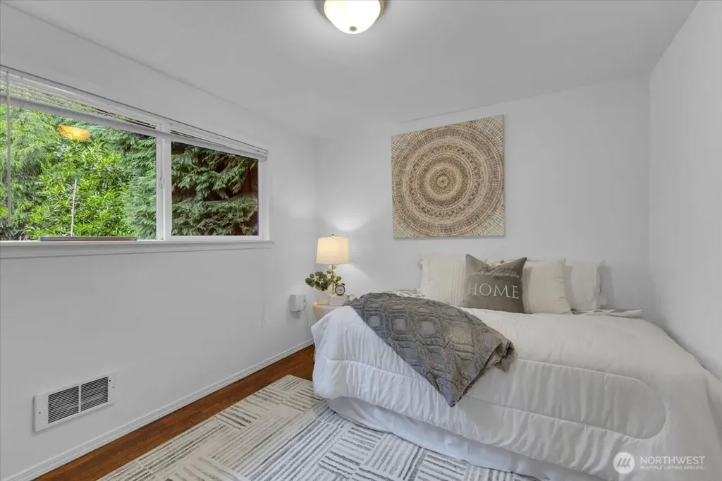 2427 200th Place SW Lynnwood WA 98036