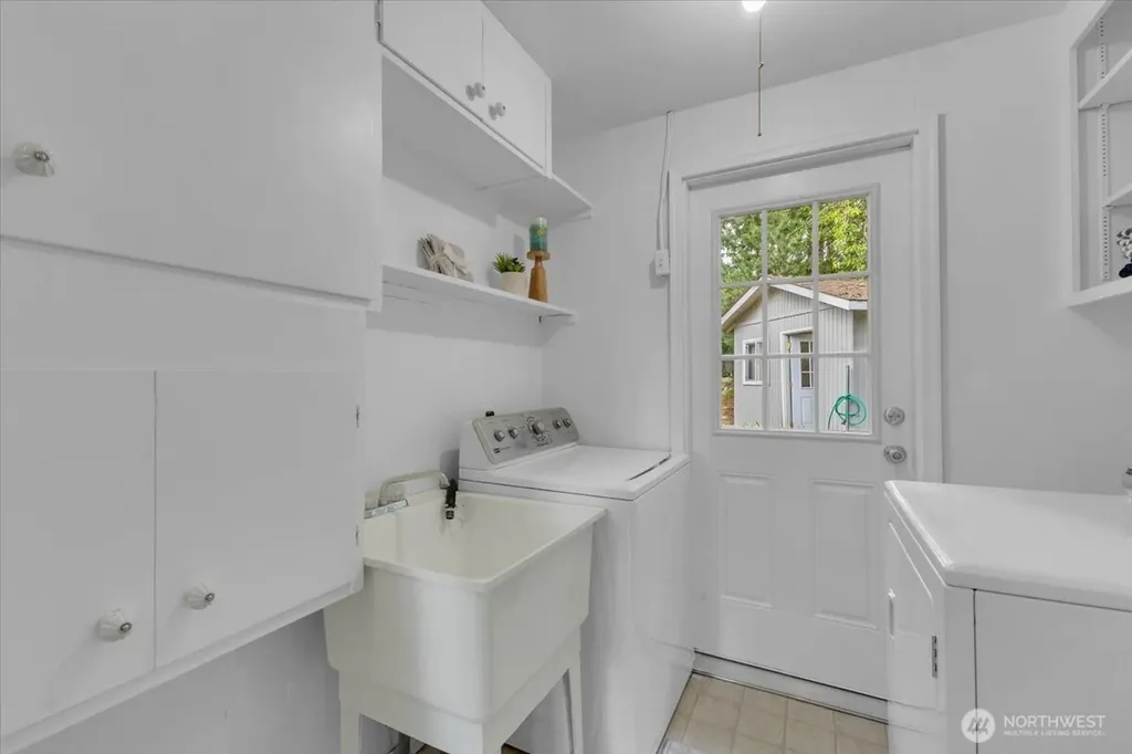 2427 200th Place SW Lynnwood WA 98036