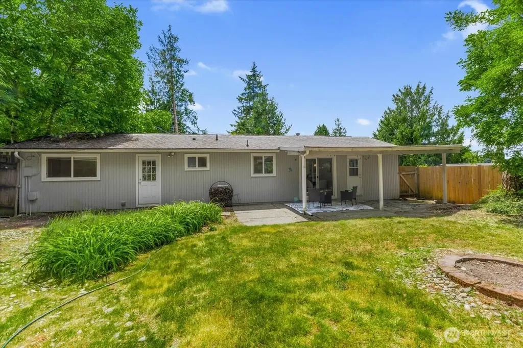 2427 200th Place SW Lynnwood WA 98036
