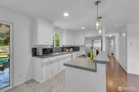 2427 200th Place SW Lynnwood WA 98036
