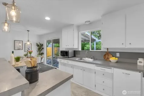 2427 200th Place SW Lynnwood WA 98036