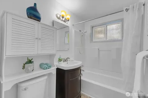2427 200th Place SW Lynnwood WA 98036