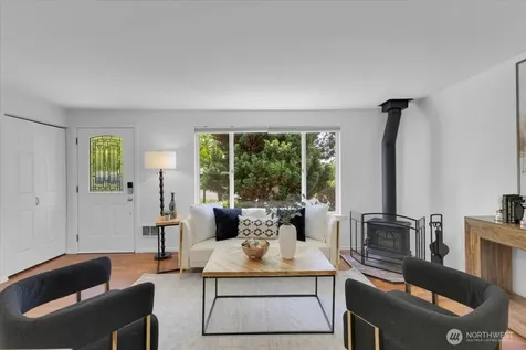 2427 200th Place SW Lynnwood WA 98036