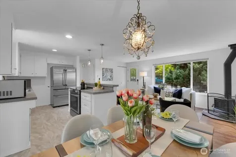 2427 200th Place SW Lynnwood WA 98036