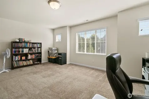15216 79th Avenue E Puyallup WA 98375