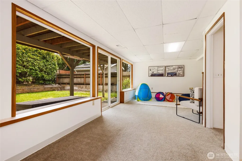7047 NE 138th Street Kirkland WA 98034