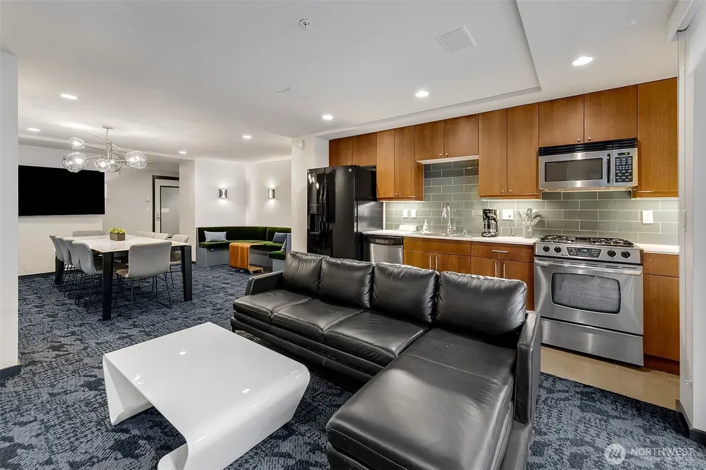 81 Clay Street Seattle WA 98121