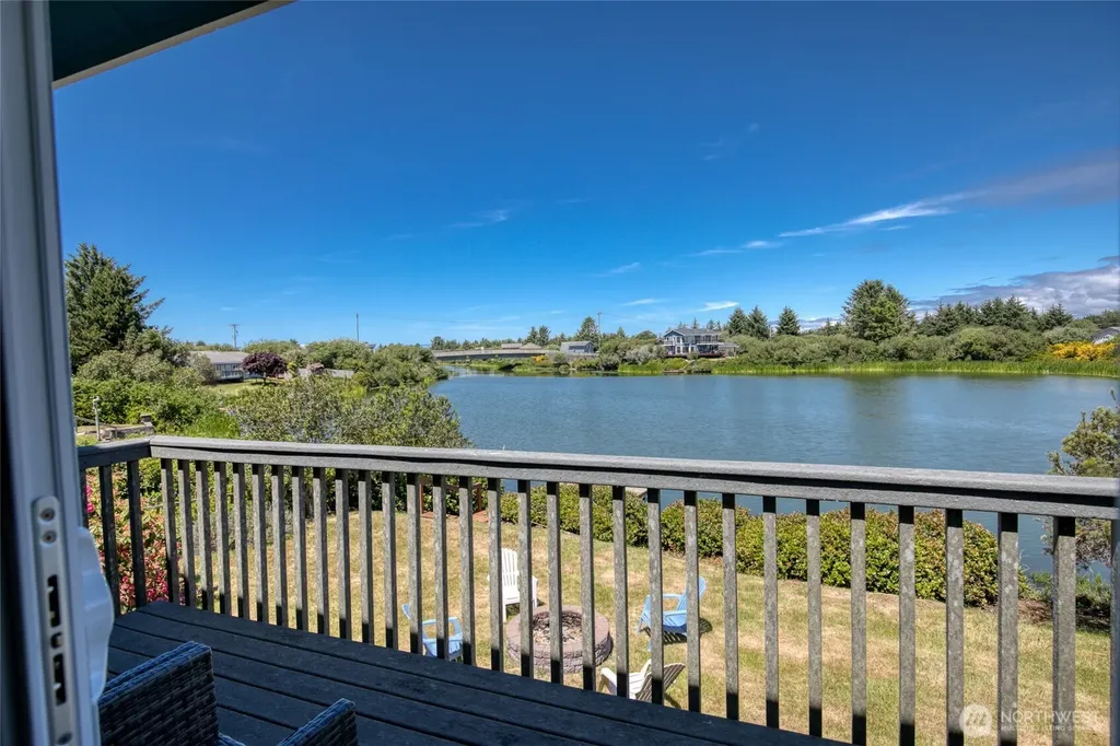 142 Sea Breeze SE Ocean Shores WA 98569