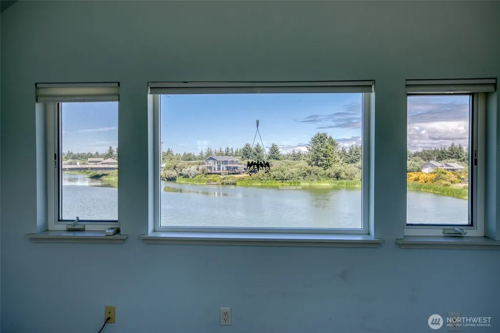 142 Sea Breeze SE Ocean Shores WA 98569