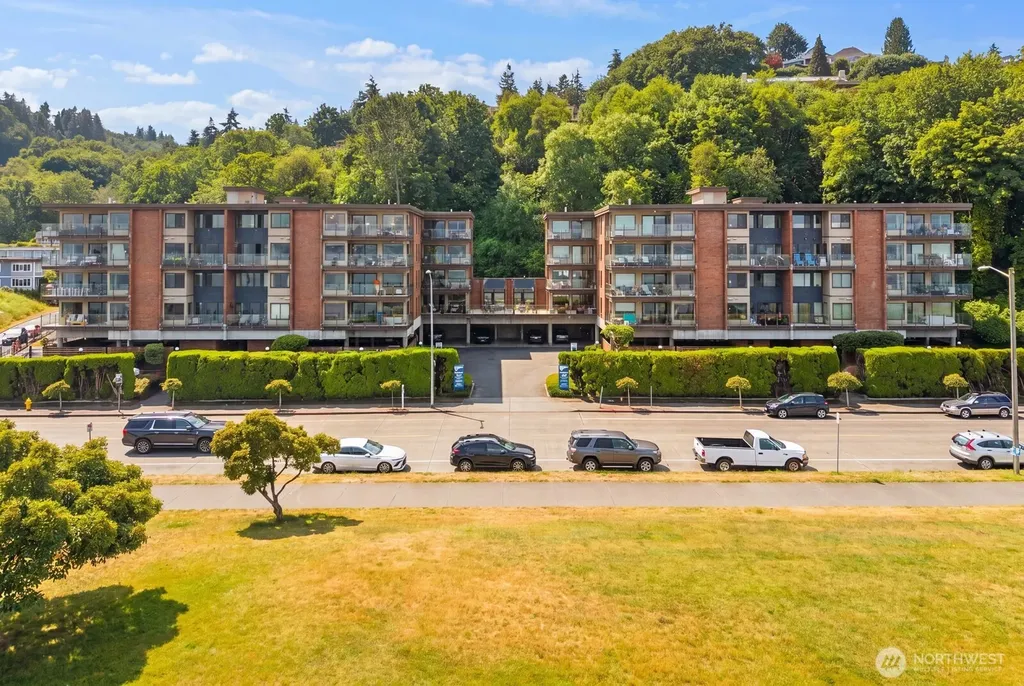 1727 Harbor Avenue SW Seattle WA 98126