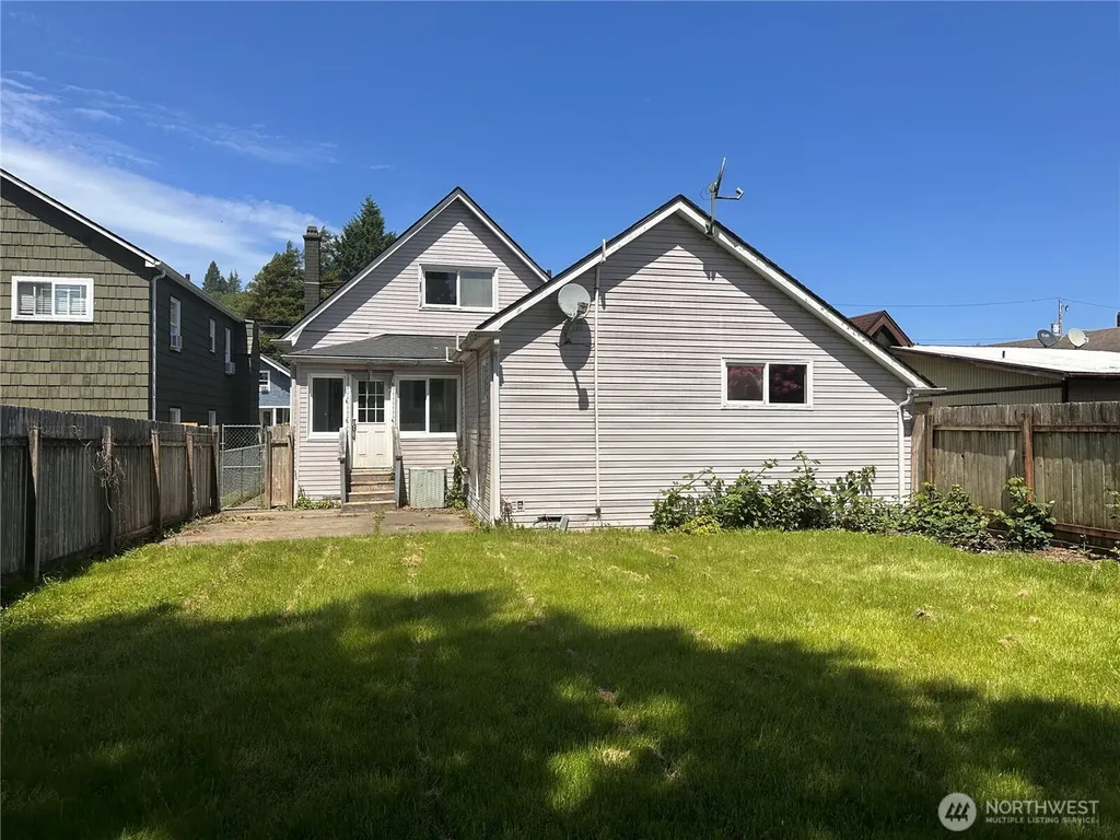 152 Karr Avenue Hoquiam WA 98550