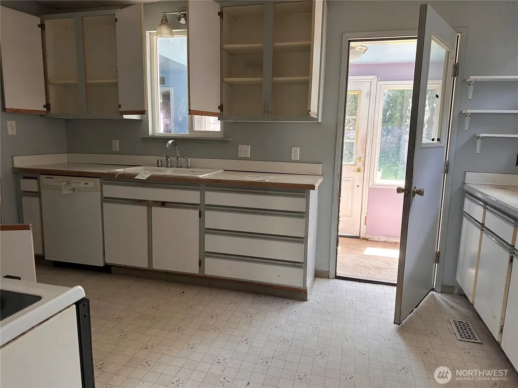 152 Karr Avenue Hoquiam WA 98550