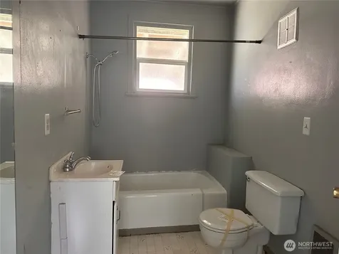 152 Karr Avenue Hoquiam WA 98550