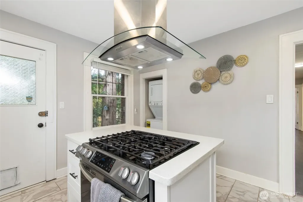 10124 3rd Avenue NW Seattle WA 98177