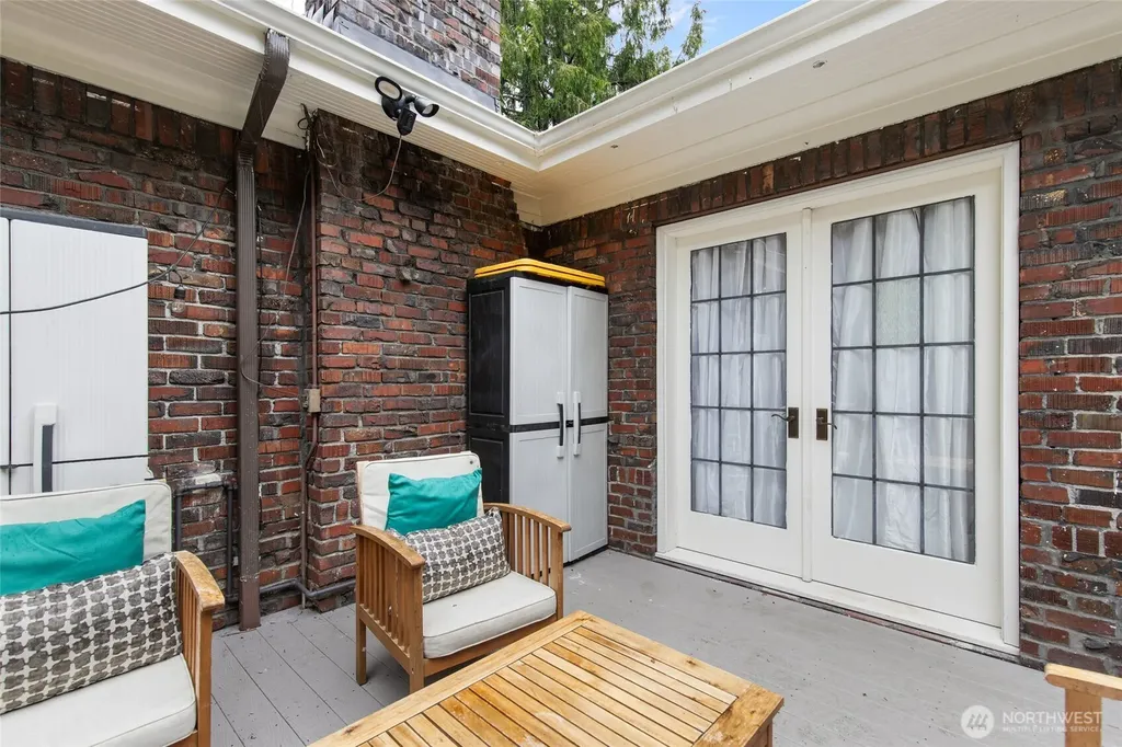 10124 3rd Avenue NW Seattle WA 98177