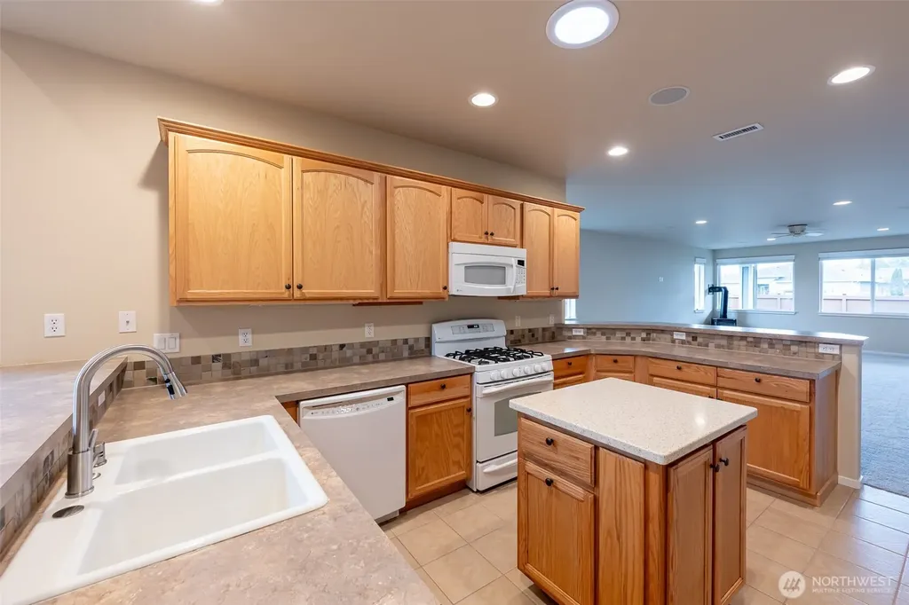 4986 Meriwood Drive NE Lacey WA 98516