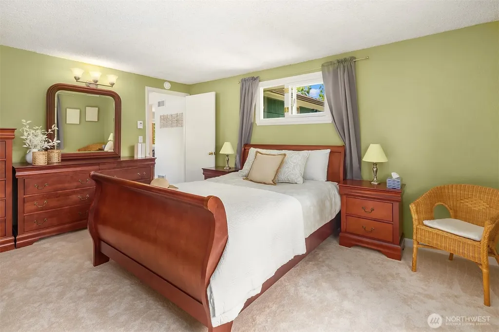 12742 Palatine Avenue N Seattle WA 98133