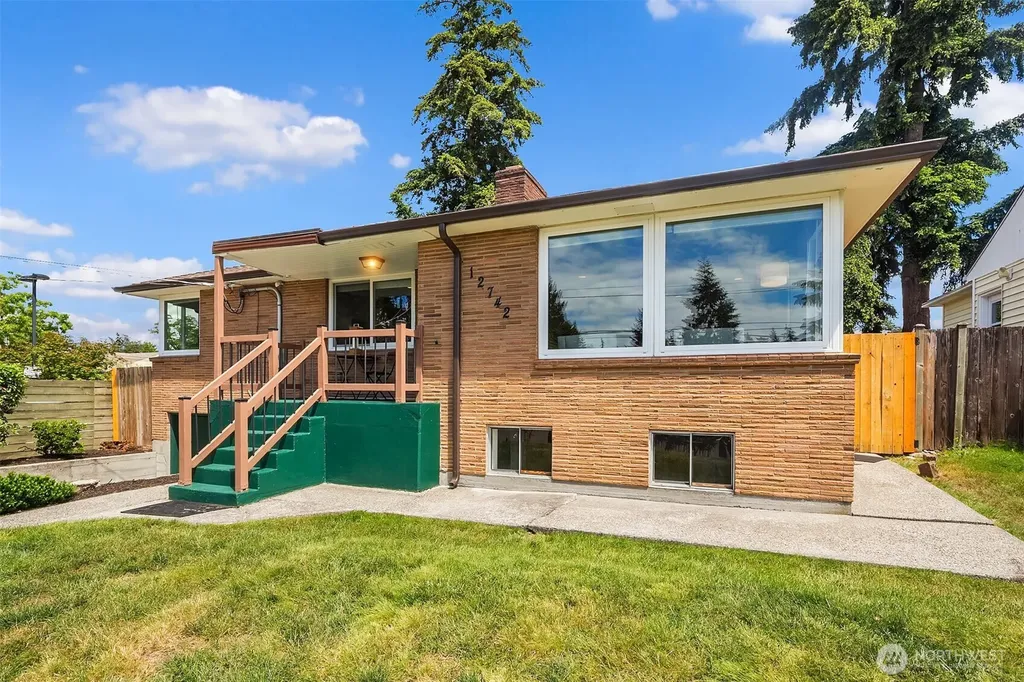 12742 Palatine Avenue N Seattle WA 98133