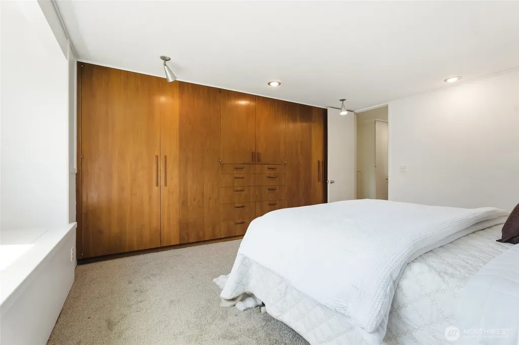 2406 Emerald Drive Milton WA 98354
