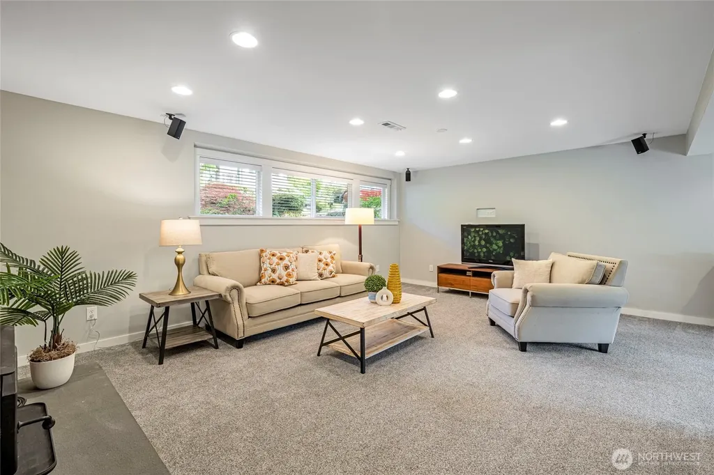 3401 79th Avenue SE Mercer Island WA 98040