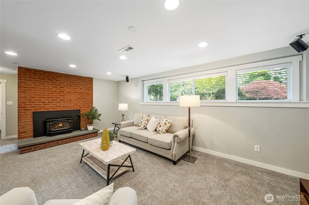 3401 79th Avenue SE Mercer Island WA 98040