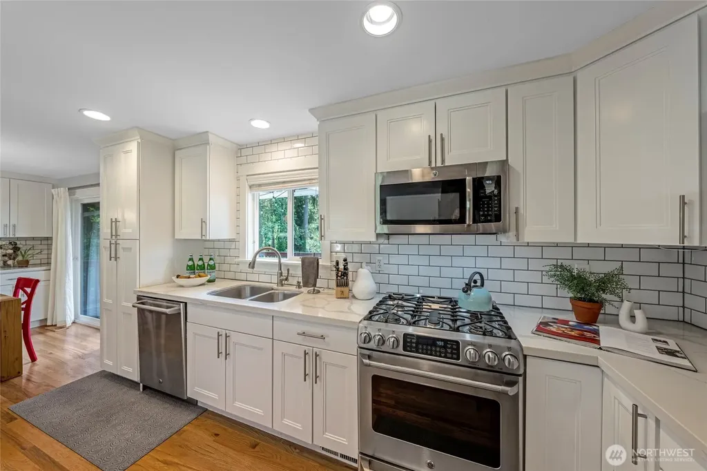 3401 79th Avenue SE Mercer Island WA 98040