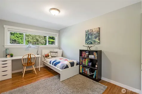 3401 79th Avenue SE Mercer Island WA 98040