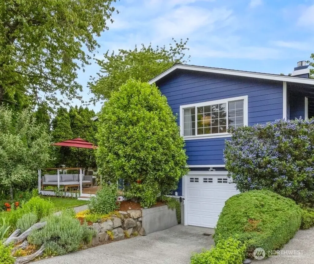 3238 Walnut Avenue SW Seattle WA 98116