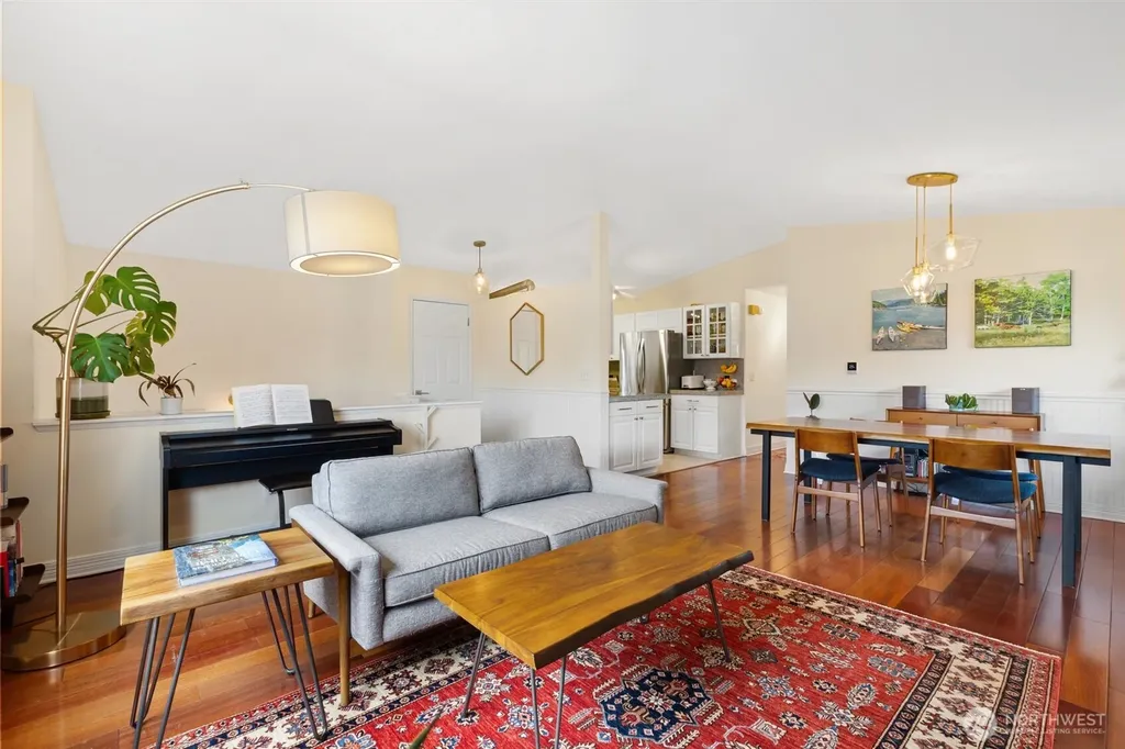 3238 Walnut Avenue SW Seattle WA 98116