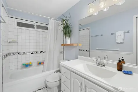 3238 Walnut Avenue SW Seattle WA 98116