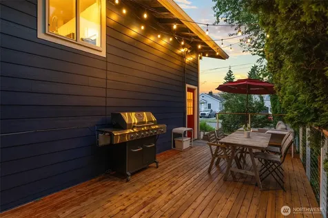 3238 Walnut Avenue SW Seattle WA 98116