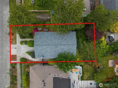 3238 Walnut Avenue SW Seattle WA 98116