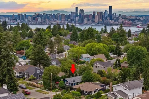 3238 Walnut Avenue SW Seattle WA 98116