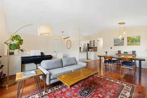 3238 Walnut Avenue SW Seattle WA 98116