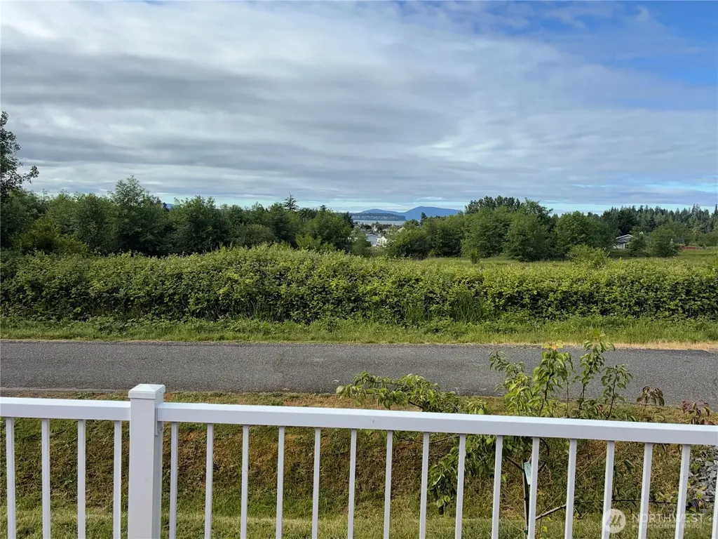 8404 Treevue Blaine WA 98230