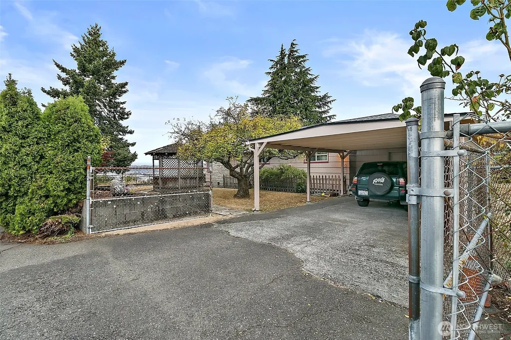 502 E 32nd Street Tacoma WA 98404