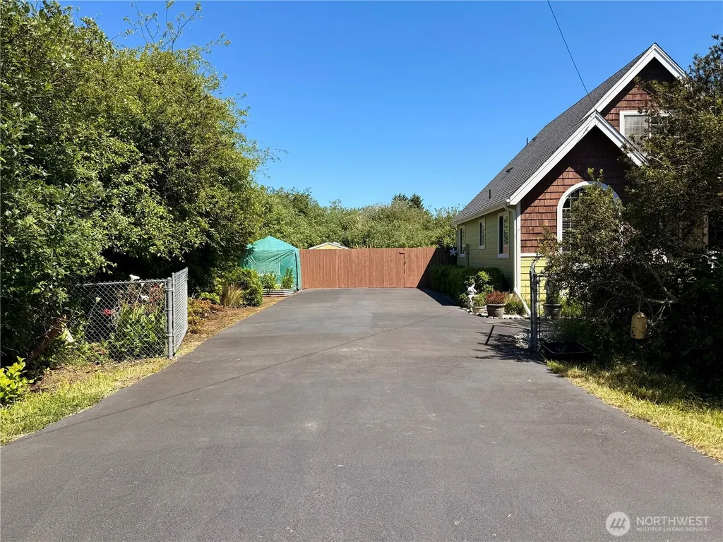 148 Wishkah Street SW Ocean Shores WA 98569