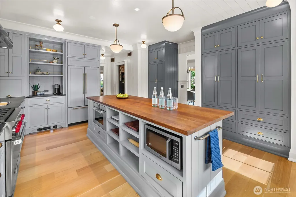 3033 27th Avenue W Seattle WA 98199
