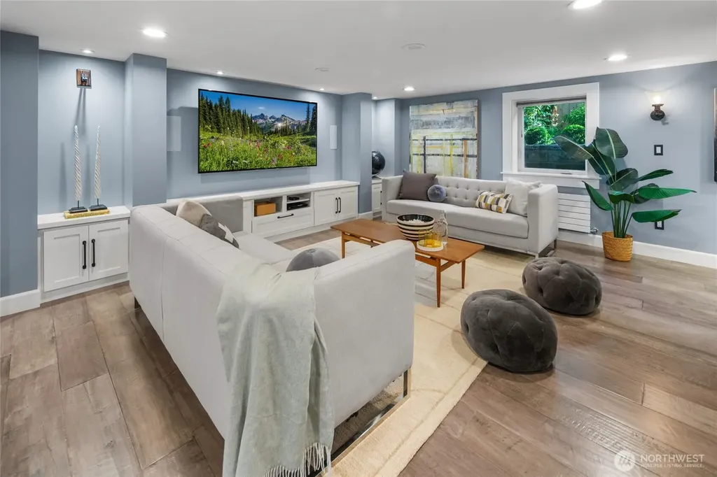 3033 27th Avenue W Seattle WA 98199