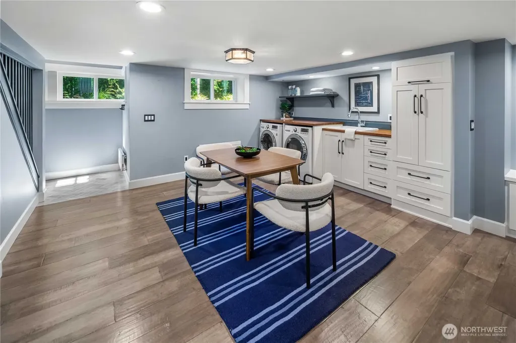 3033 27th Avenue W Seattle WA 98199