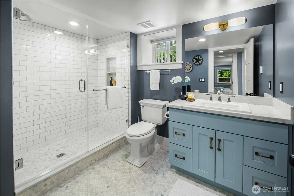 3033 27th Avenue W Seattle WA 98199