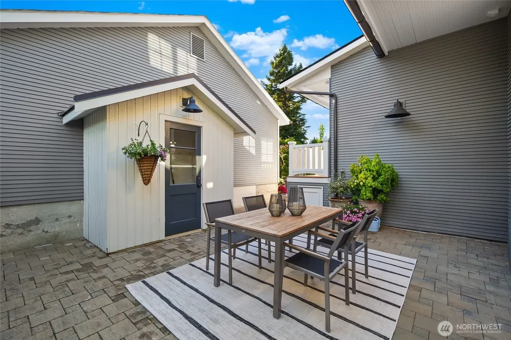 3033 27th Avenue W Seattle WA 98199