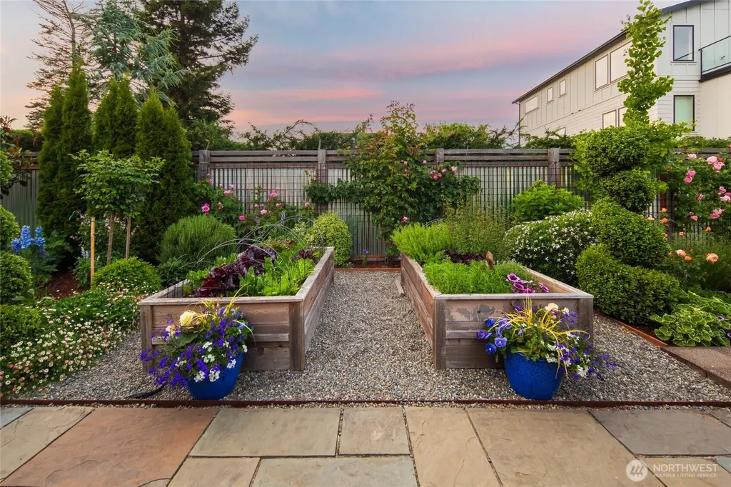 3033 27th Avenue W Seattle WA 98199