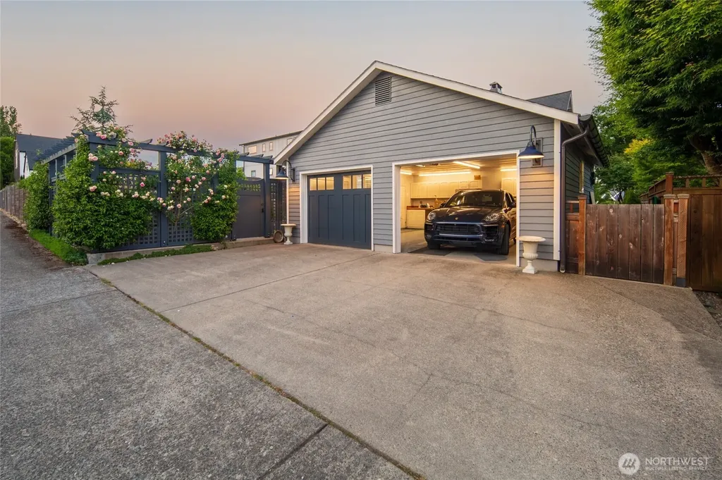 3033 27th Avenue W Seattle WA 98199